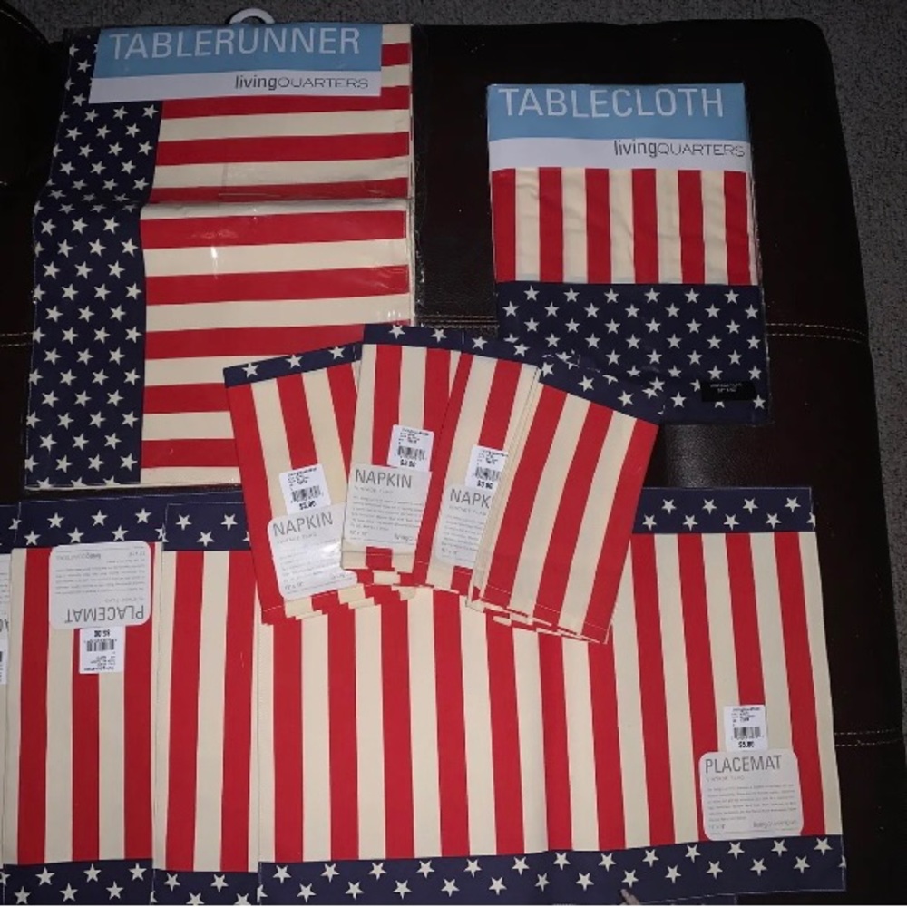 Living Quarters 10 pc U.S. Flag Tablecloth, Table Runner, 4 napkins, 4 Placemats